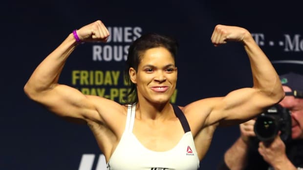 Amanda Nunes stepped on the scale for her UFC 207 clash with Ronda Rousey.